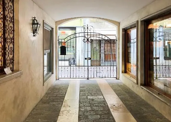 Dolfin * * * * * Apartament Treviso